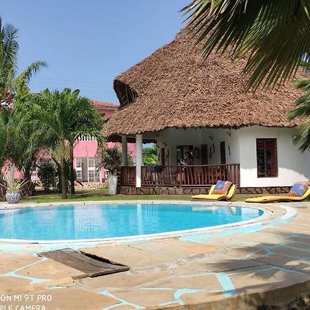 Dadida'S Pool Cottage Diani Beach Exterior photo