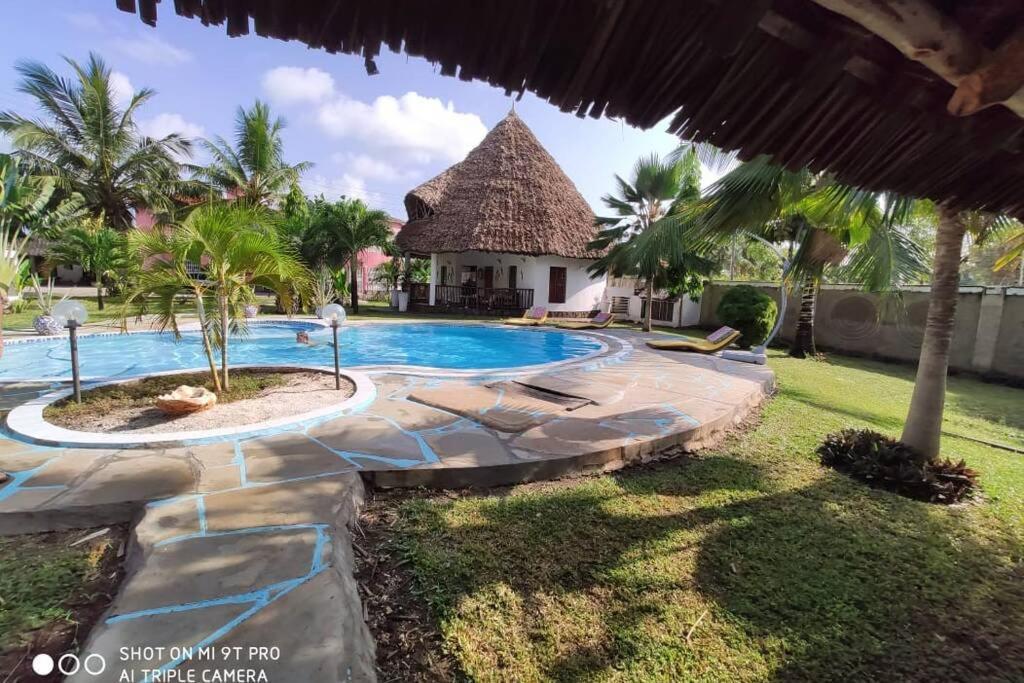 Dadida'S Pool Cottage Diani Beach Exterior photo