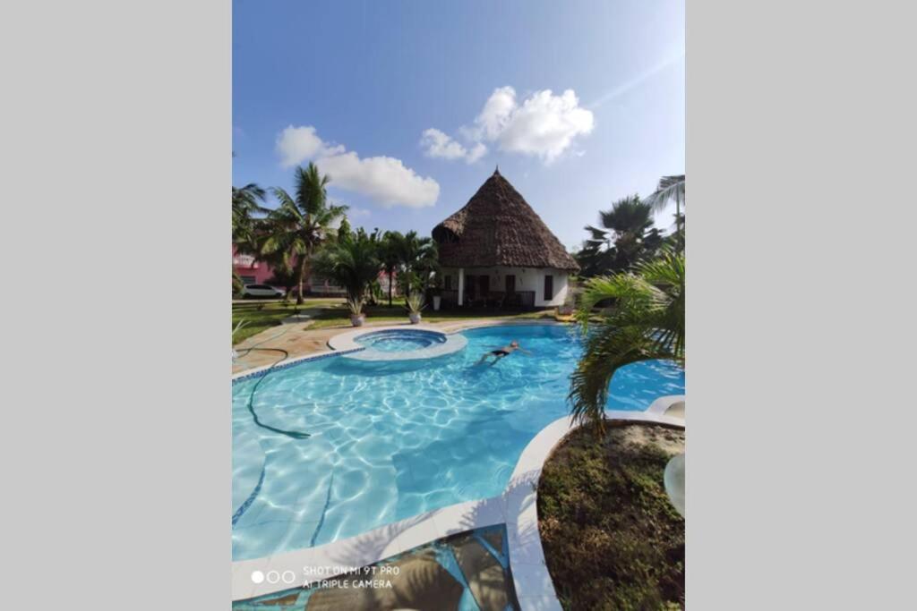 Dadida'S Pool Cottage Diani Beach Exterior photo