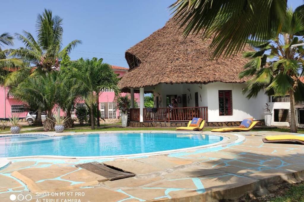 Dadida'S Pool Cottage Diani Beach Exterior photo