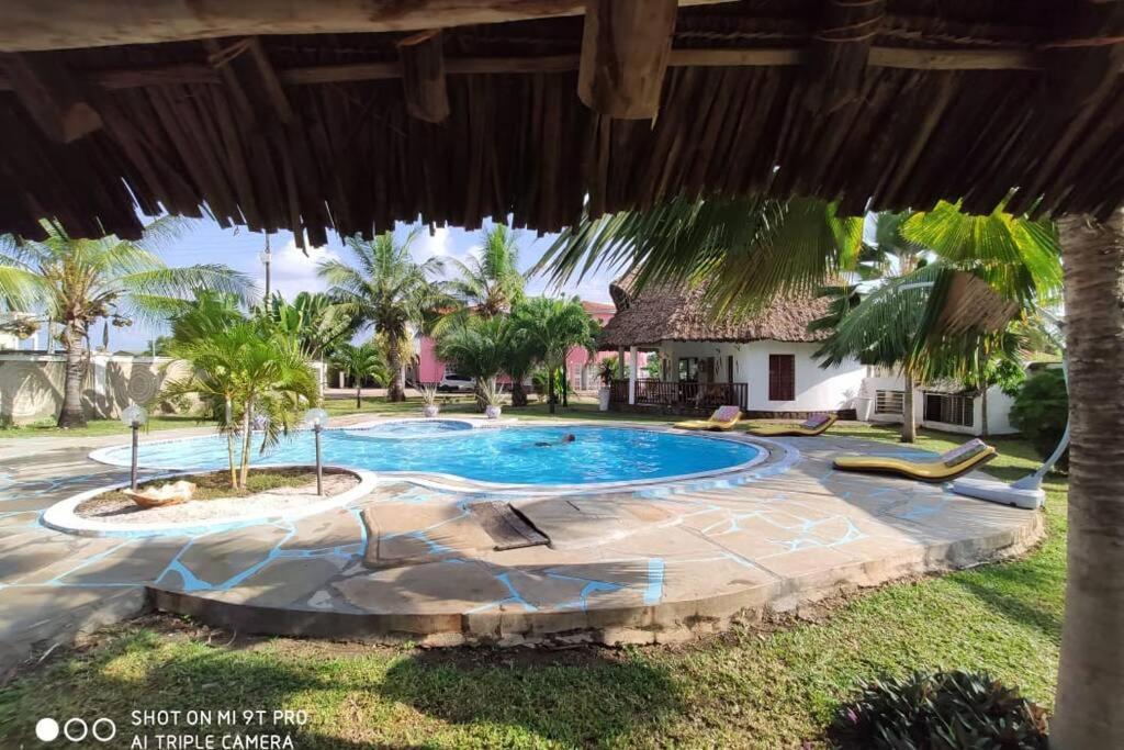 Dadida'S Pool Cottage Diani Beach Exterior photo