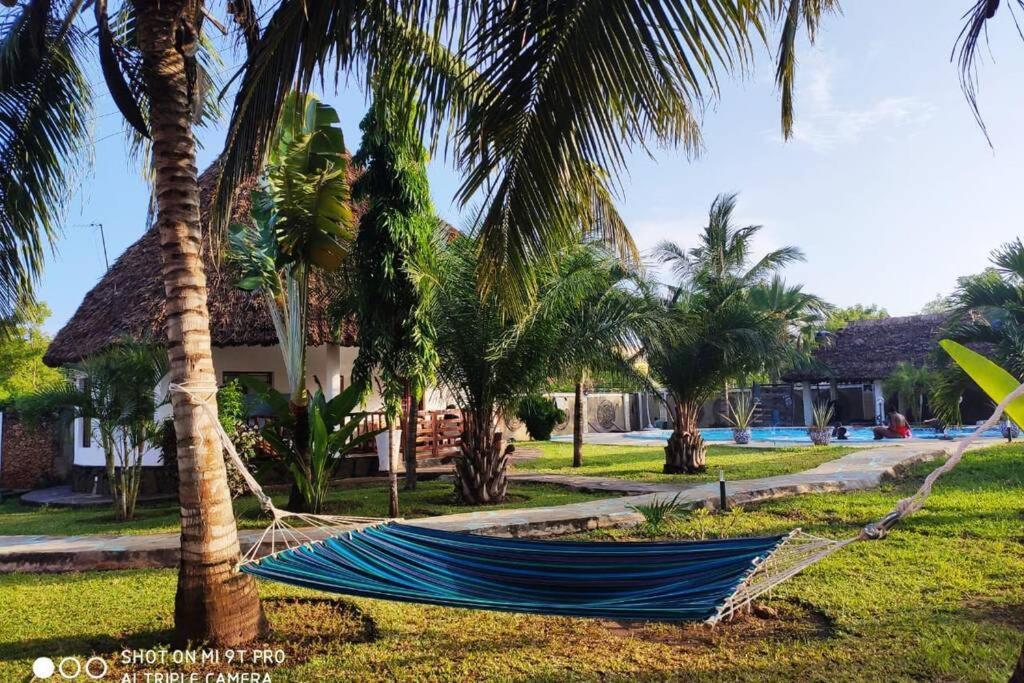 Dadida'S Pool Cottage Diani Beach Exterior photo