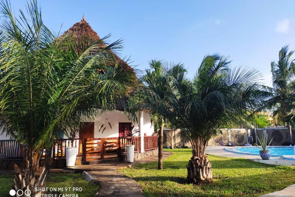Dadida'S Pool Cottage Diani Beach Exterior photo