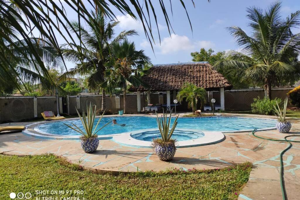 Dadida'S Pool Cottage Diani Beach Exterior photo